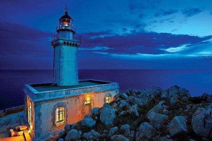 Best of cape 3-Day attraction tour:Arme helicopter &Cape Peninsula& Wine Tasting