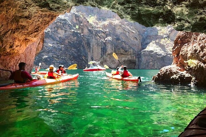 Kayak the Emerald Cave
