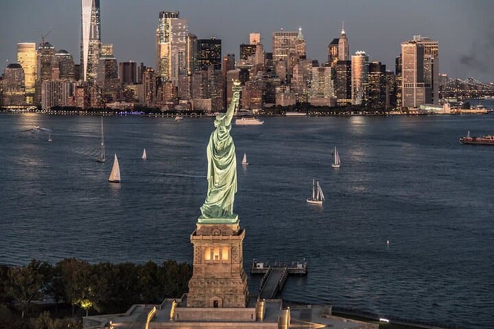 Private Romantic NYC Helicopter Scenic Charter with Champagne