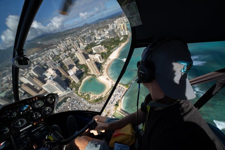 18 Minutes Private Helicopter Tour in Honolulu
