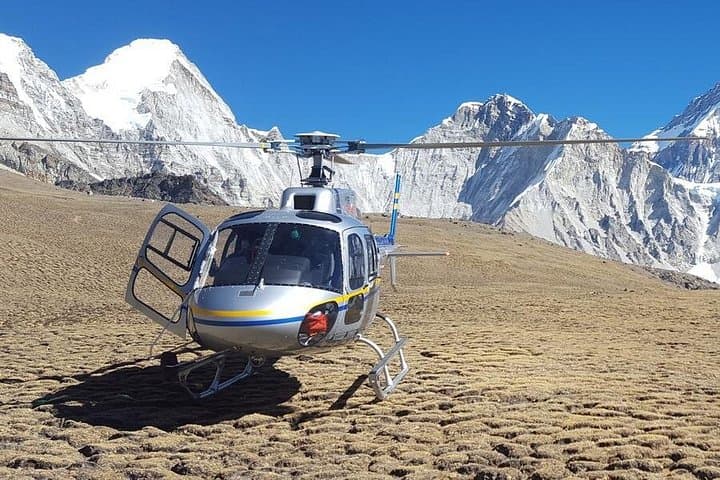 Everest Base Camp Landing by Helicopter at kalapathar View Point