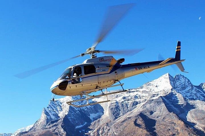 Everest Base Camp Landing by Helicopter at kalapathar View Point