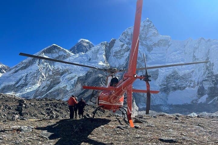 Landing at Kala Patthar (5545m.)