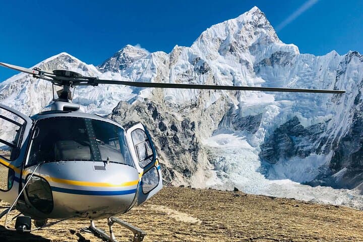 Helicopter Tour Everest Base Camp to Kalapatthaer