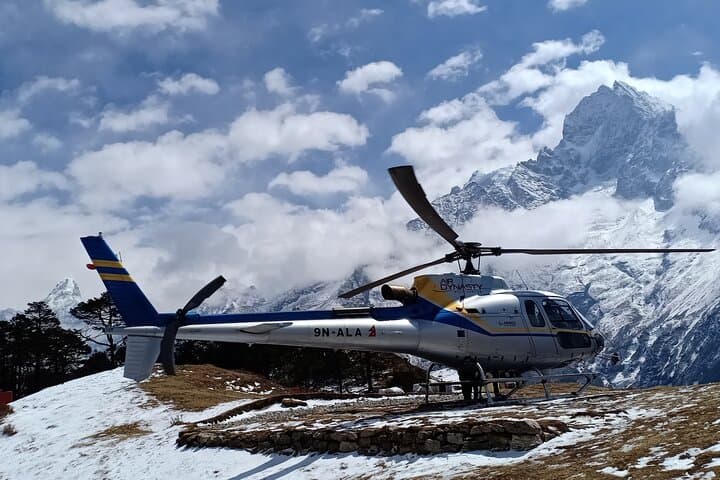 Helicopter Tour Everest Base Camp to Kalapatthaer