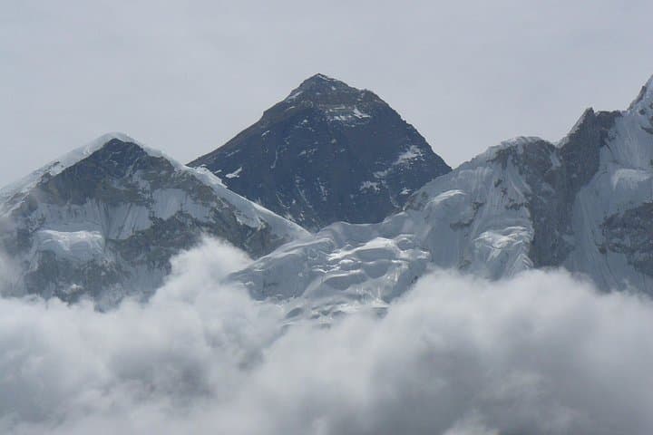 Everest Helicopter Tour 2026/27: Price, Landing & Guide