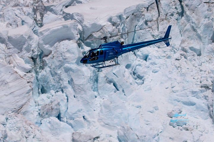 Private Flight: 4 Glaciers with 2 Snow Landings - 60mins
