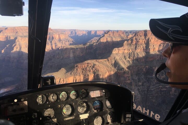 Return flight across the Grand Canyon