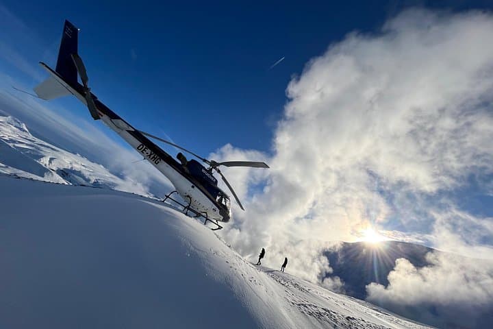 Landmarks from Above: Helicopter tour with 3 Landings
