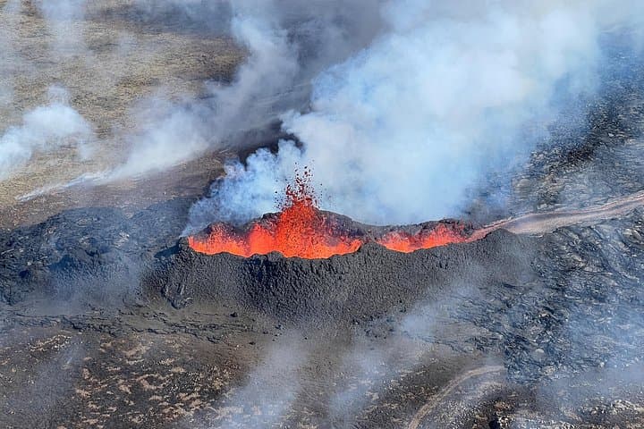 Iceland Volcanic Eruption Area Helicopter Tour from Reykjavík