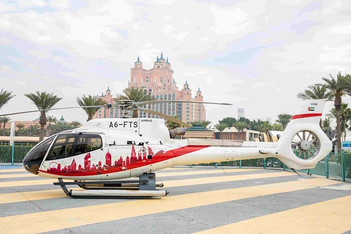 Dubai 12-Minute Helicopter Tour with Atlantis, The Palm Dinner