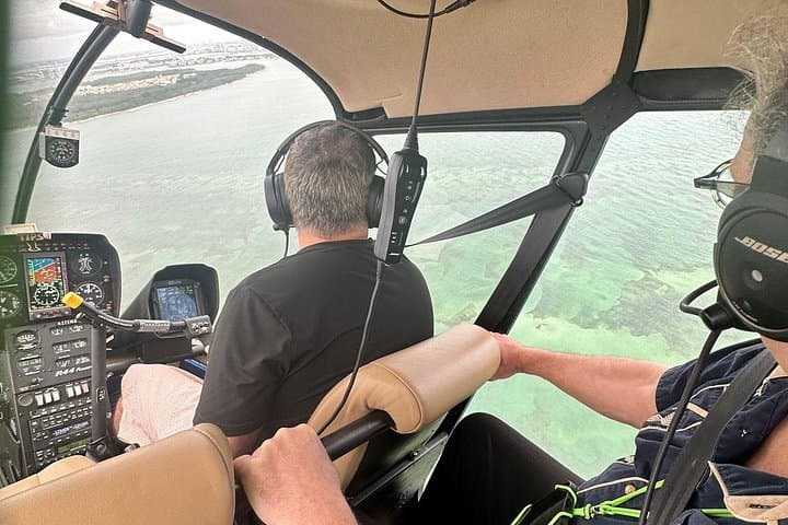 Miami helicopter tour with a French-speaking guide