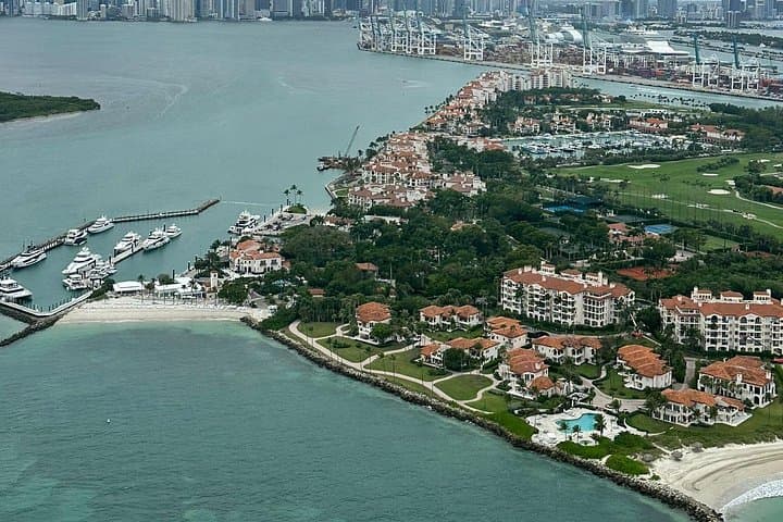 Miami helicopter tour with a French-speaking guide