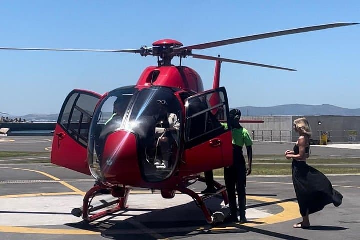 Helicopter Tour: Hotel Pickup & drop-off incl. CAPE TOWN..
