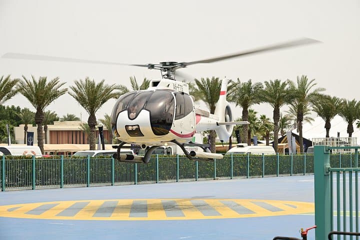 Exclusive 1 Hour Helicopter Flight Over Dubai up to 6 persons