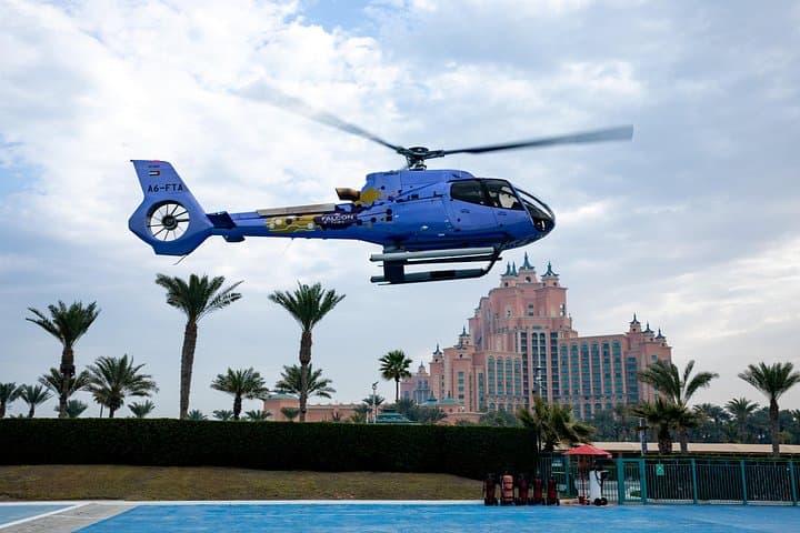 Dubai: Small-Group Helicopter Tour and Speedboat Ride