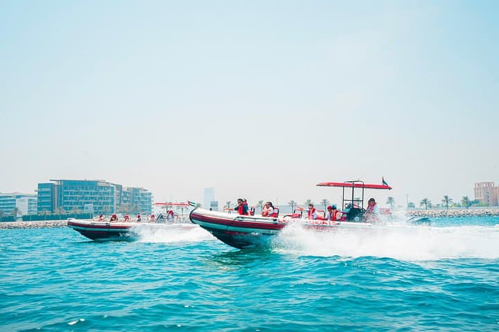 Dubai: Small-Group Helicopter Tour and Speedboat Ride