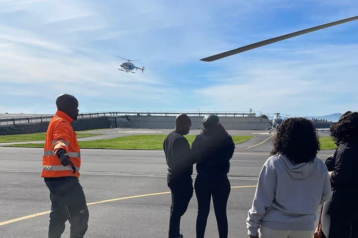 Helicopter Tour: Hotel Pickup & drop-off incl. CAPE TOWN..