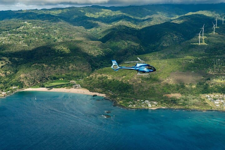Discover North Shore Helicopter Tour