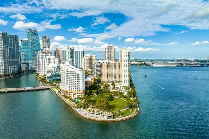 Miami Private Helicopter Tour for 3 Passengers