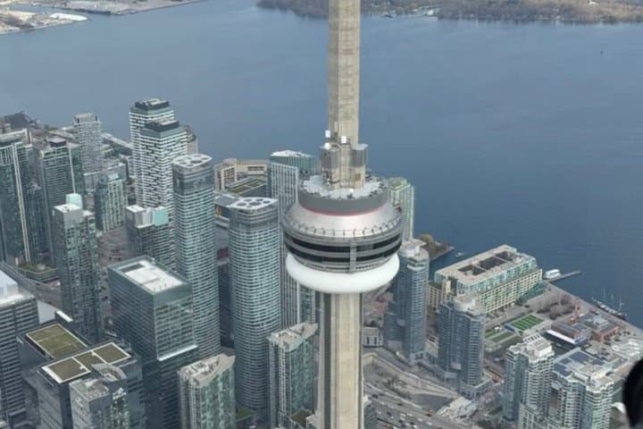 Toronto 30-Minute Private Helicopter Tour