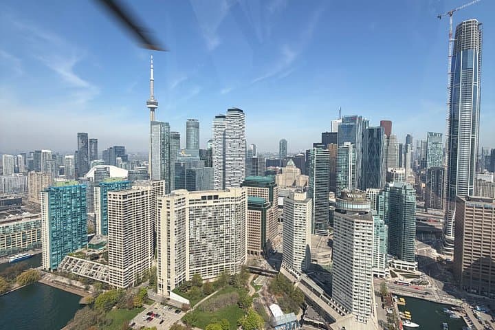 Toronto 30-Minute Private Helicopter Tour