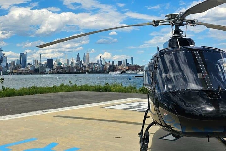 Private Romantic NYC Helicopter Scenic Charter with Champagne