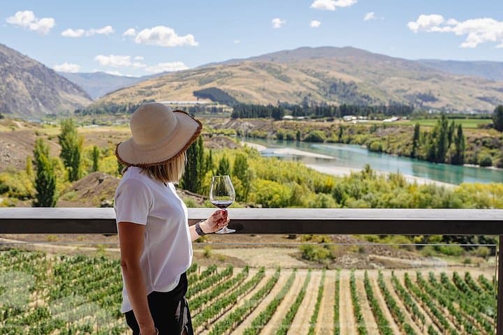Queenstown Private Helicopter & Wine Tour + À la carte lunch