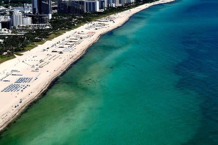Miami helicopter tour with a French-speaking guide