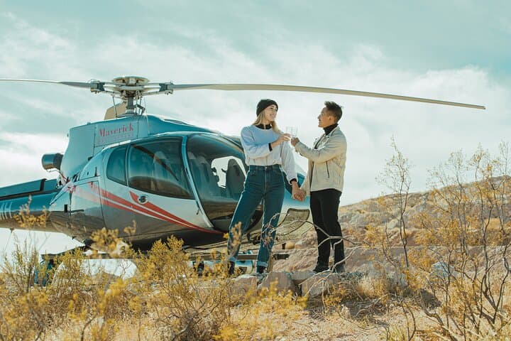 Red Rock Canyon Helicopter Tour with Landing and Champagne Toast