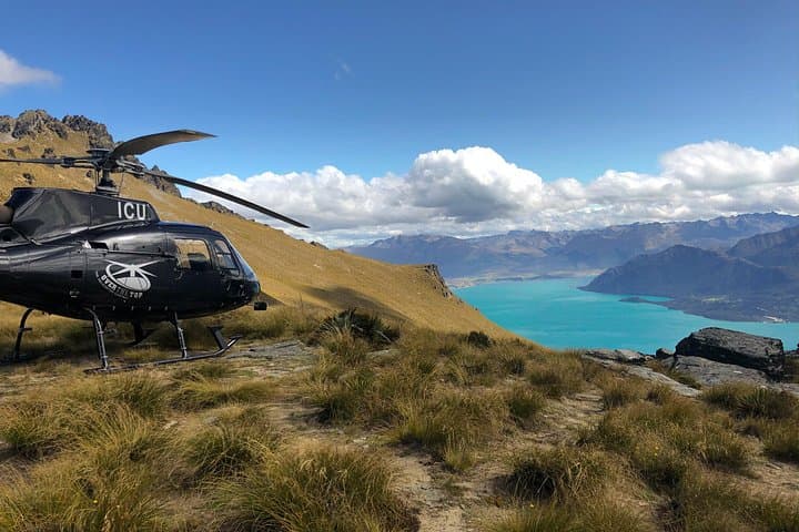 Milford and Fiordland Highlights Tour by Helicopter from Queenstown