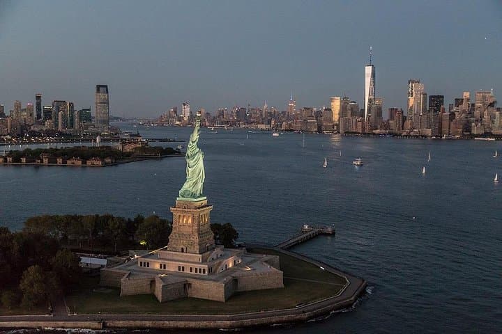 New York City Helicopter Airport Transfer with Scenic Tour