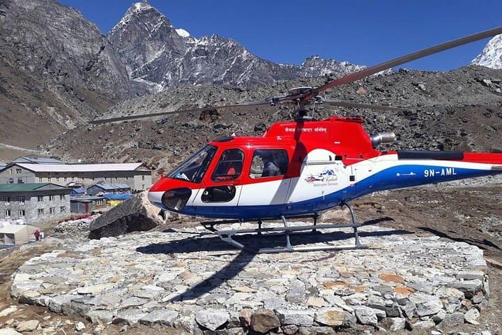 Everest Base Camp Helicopter Tour Stop at Hotel Everest View.