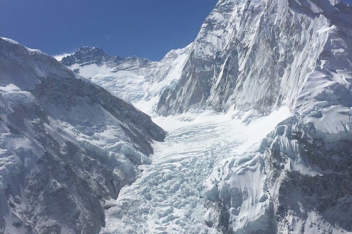 Everest Base Camp Helicopter Tour Stop at Hotel Everest View.