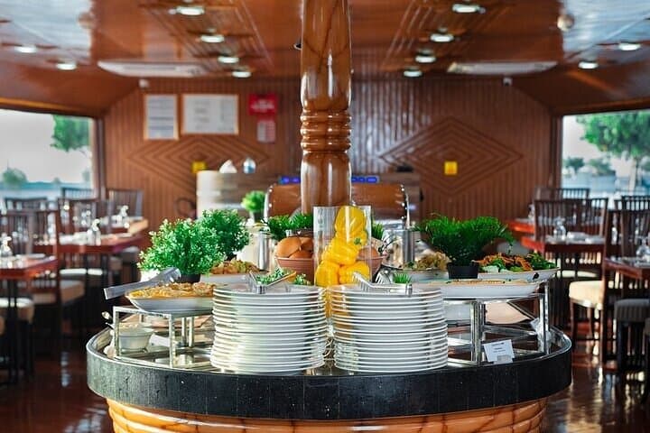 2 Hours Dhow Dinner Cruise with Helicopter Ride in Dubai