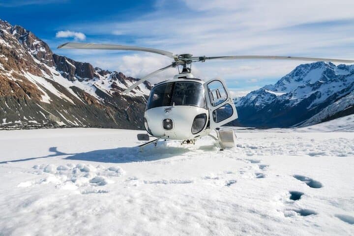 Everest base camp helicopter tour with Guarenteed Landing