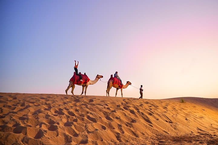 12-Minute Helicopter Tour & Desert Safari in Dubai combo