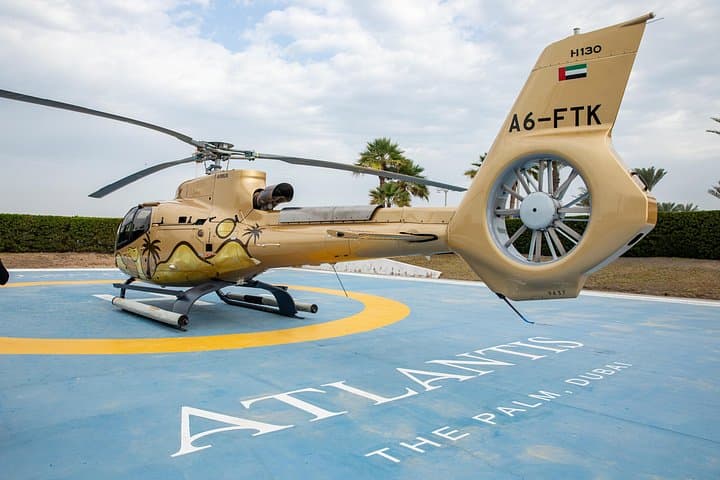 Dubai: Small-Group Helicopter Tour and Speedboat Ride