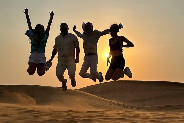 12-Minute Helicopter Tour & Desert Safari in Dubai combo