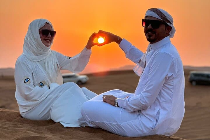 12-Minute Helicopter Tour & Desert Safari in Dubai combo
