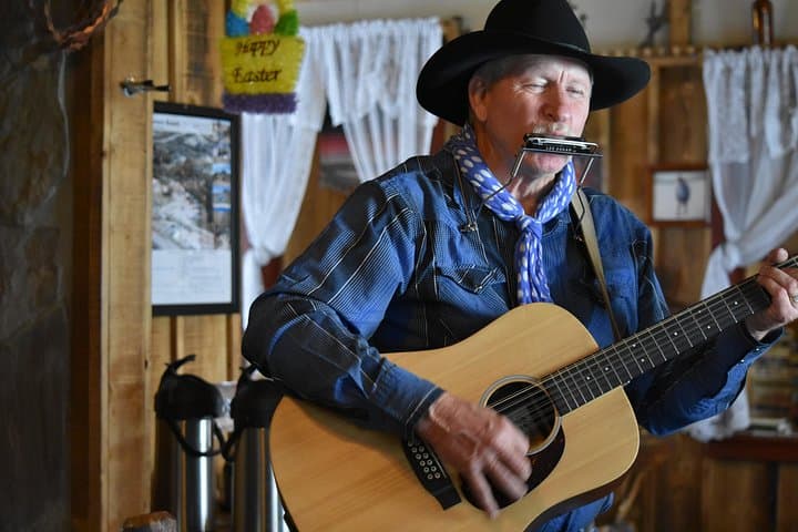 Enjoy real Western entertainment and the Grand Canyon Western Ranch headquarters