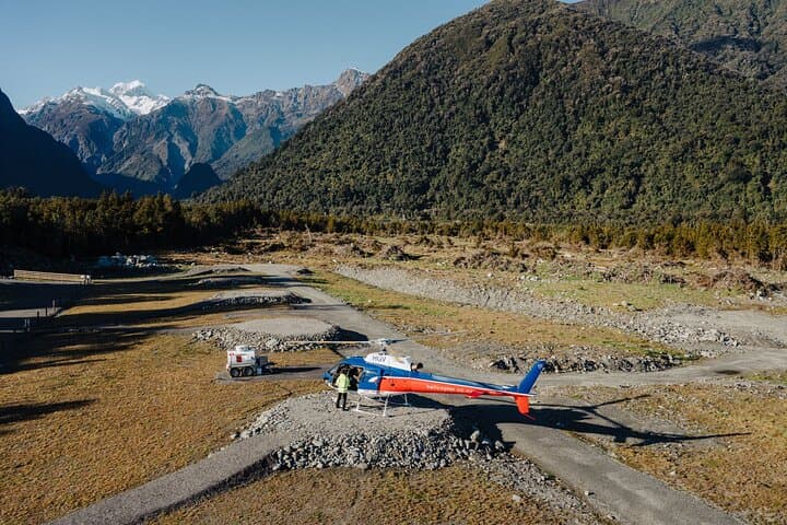 Fox Glacier: Neve Discoverer Helicopter Flight with Snow Landing