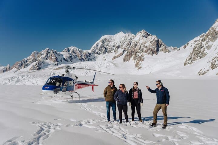 Fox Glacier: Neve Discoverer Helicopter Flight with Snow Landing