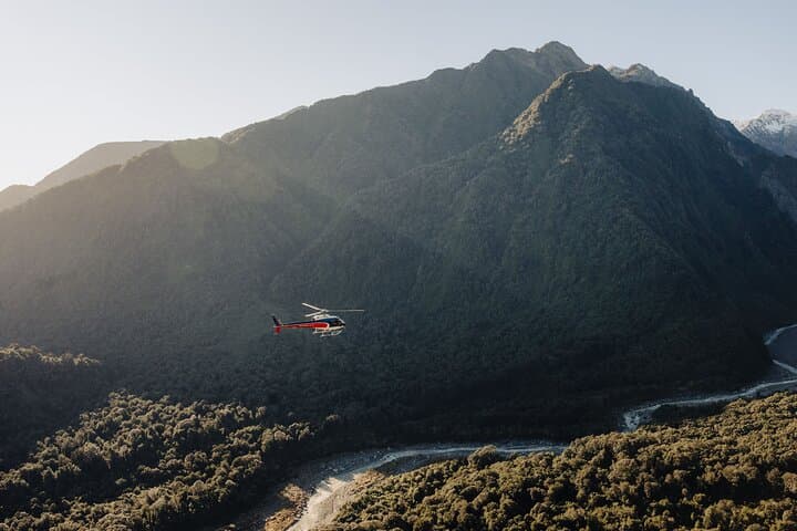 Franz Josef: Neve Discoverer Helicopter Flight with snow landing