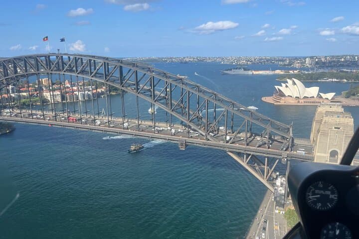Sydney Harbour Bridge up close