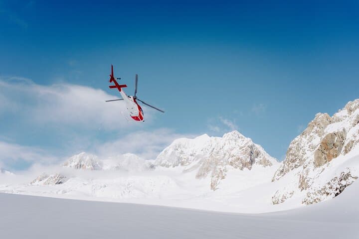 Fox Glacier: 25-Minute Helicopter Flight with Snow Landing