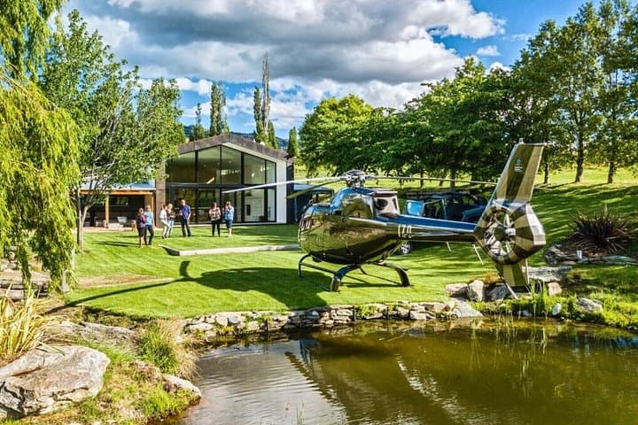 Queenstown Private Helicopter & Wine Tour + À la carte lunch