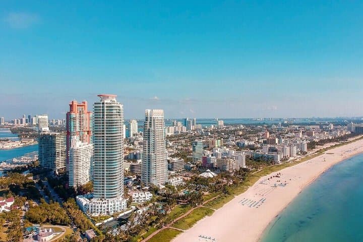 1-Hour Private Luxury Helicopter Tour of Miami