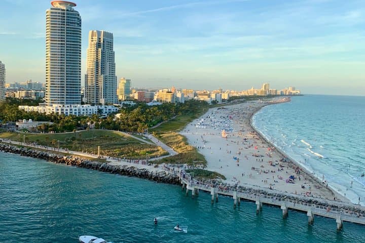 Miami Helicopter Tour: South Beach, Downtown & Islands