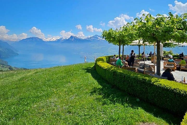 Helicopter flight with a stop at Villa Honegg for lunch